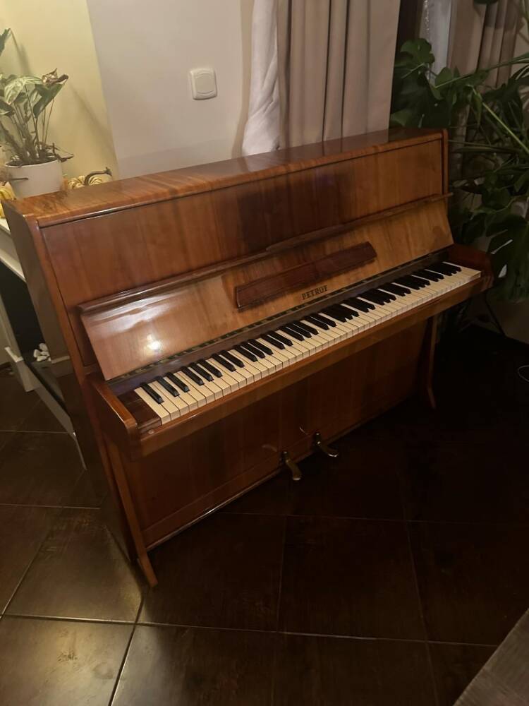 Pianino brązowe