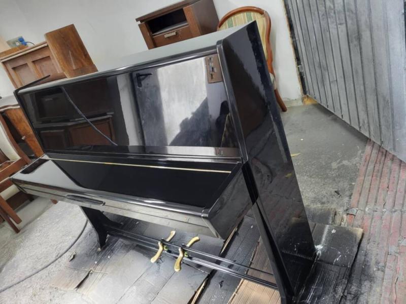 pianino-czarne-1