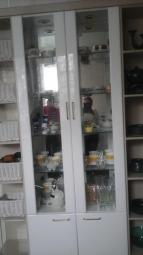 kuchnia białe szafka szklane drzwi