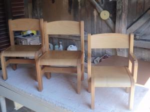 odrestaurowane krzesła kościelne