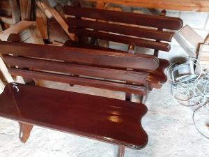 ławka po renowacji, pomalowana